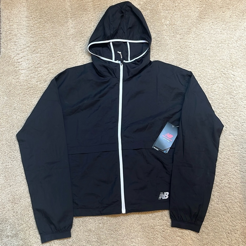 New Balance Women’s Impact Light Run Hooded Jacket Sz Small NWT Black w/white